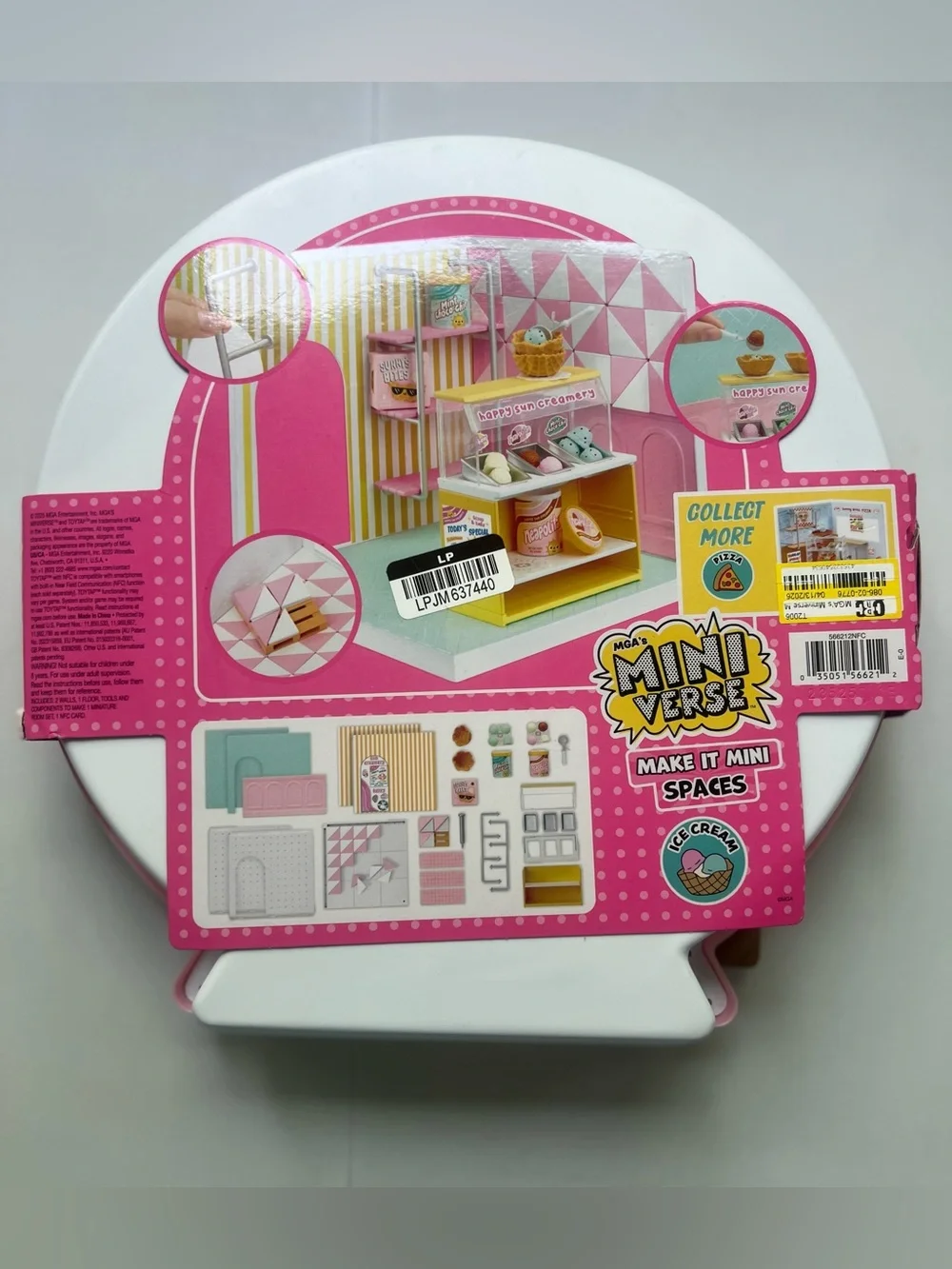 MGA's Miniverse Make It Mini Spaces Ice Cream Shop, Building Set